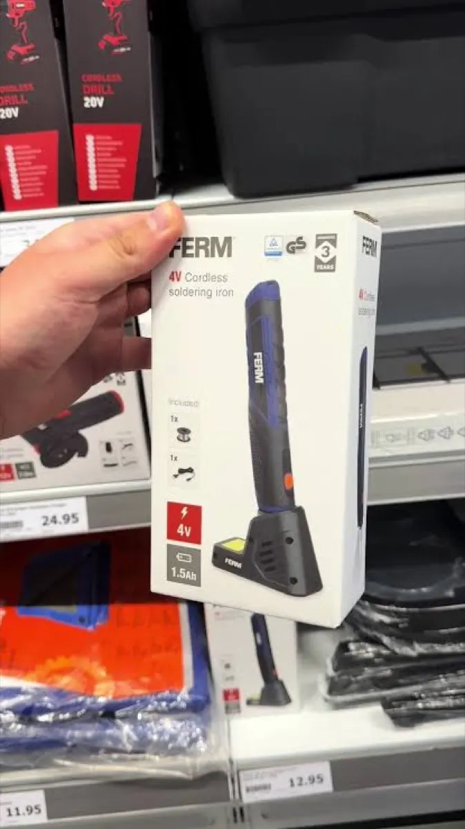 La boîte du FERM 4V en rayon chez Action : garantie trois ans, 12,95 € sur l’étiquette